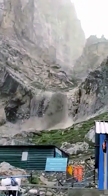 Cloudburst hits near the Amarnath cave