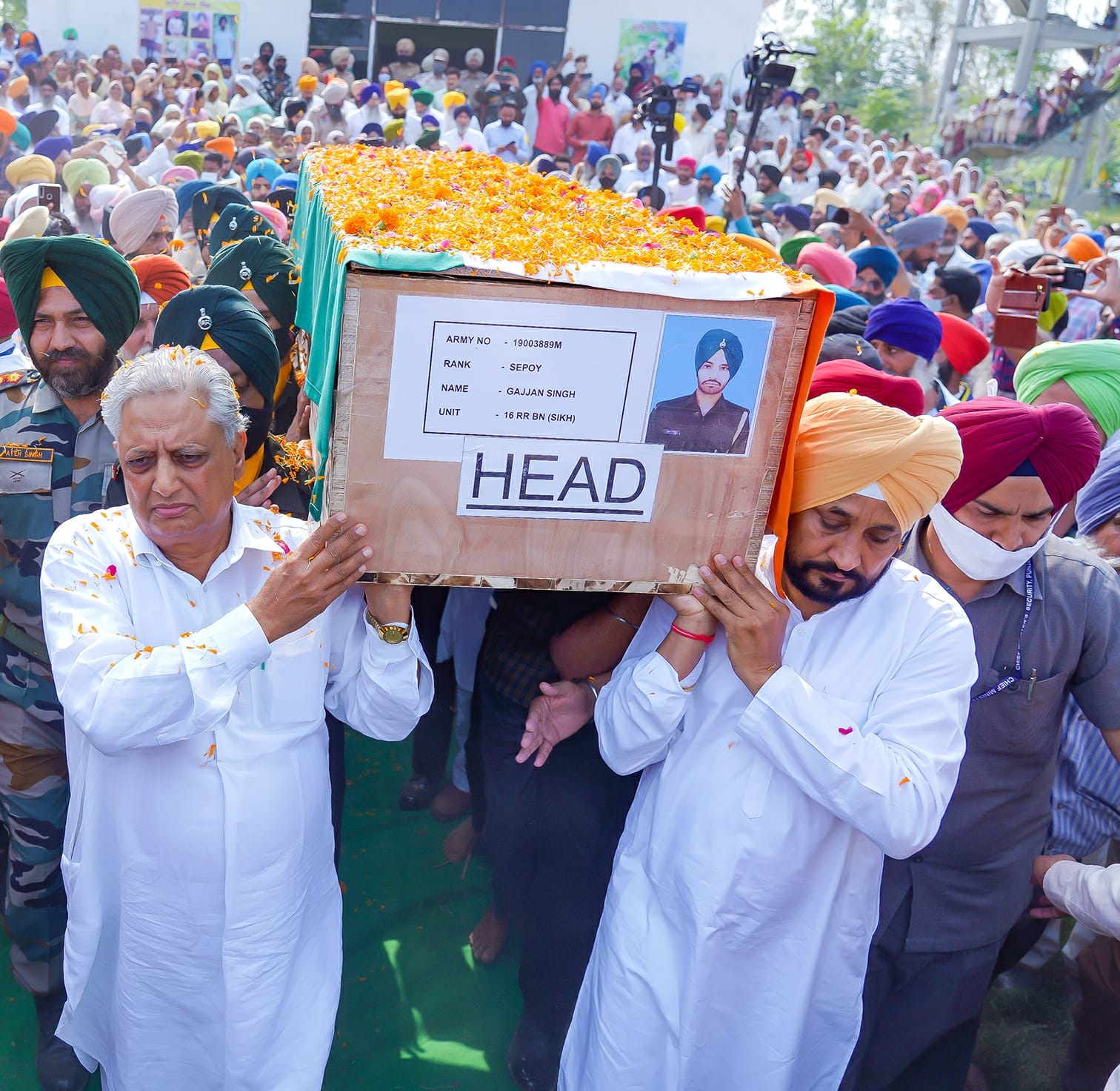 Punjab CM lends shoulders to mortal remains of martyr