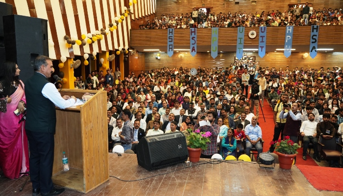 CM-addressed-the-students-of-himachal-pradesh-university