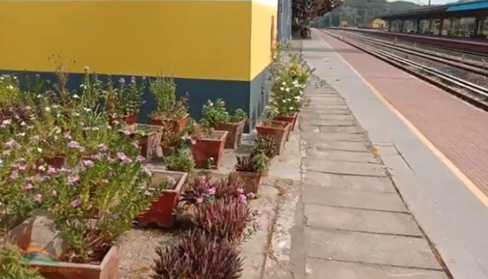 palakkad-railway-station-flowers