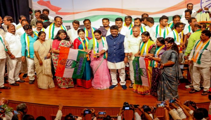 
BJP-JDS-leaders-join-Congress-in-Karnataka