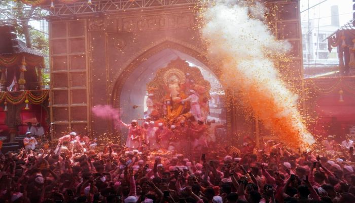 Devotees-take-out-a-Visarjan-procession-of-Lalbaugcha-Raja-on-the-last-day-of-the-Ganesh-Chaturthi